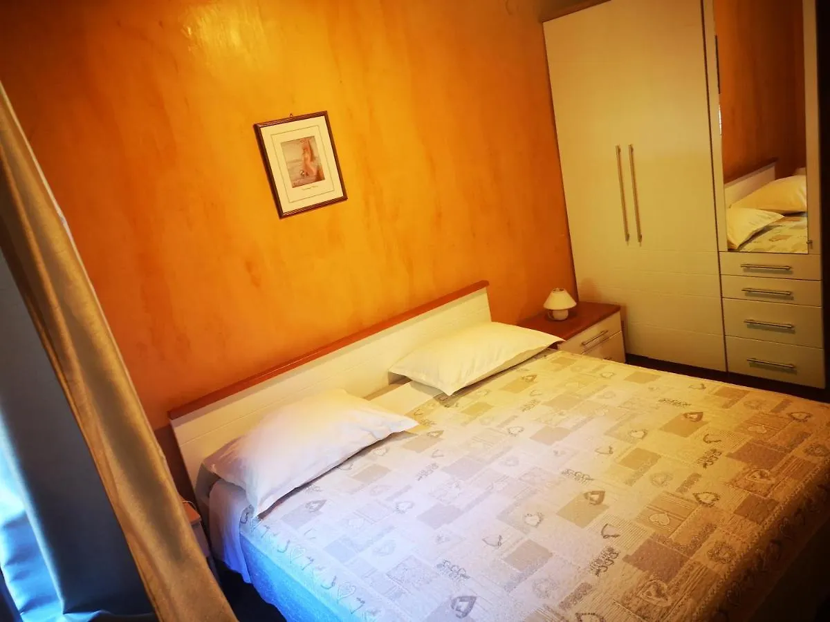 Apartment Marisa 0*, Porec Croatia